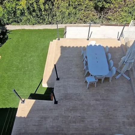 Pour 10 Personnes Avec Piscine Et Jacuzzi *