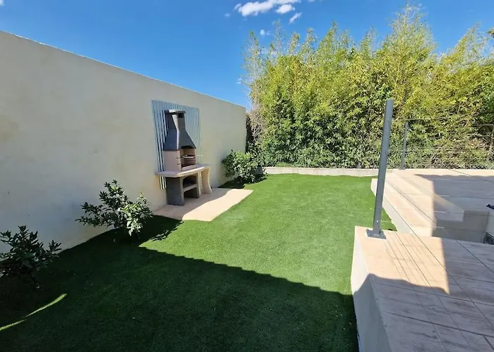 Pour 10 Personnes Avec Piscine Et Jacuzzi *