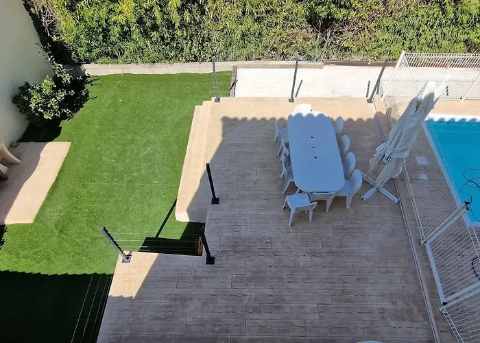 Pour 10 Personnes Avec Piscine Et Jacuzzi *