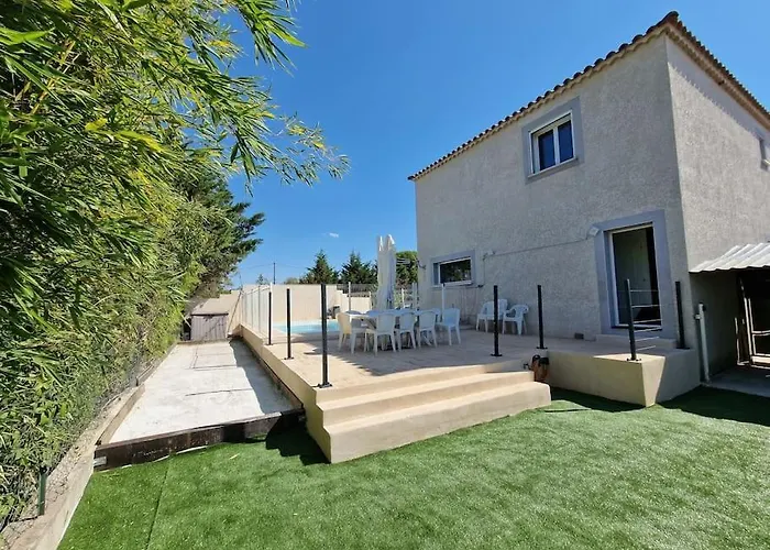 Pour 10 Personnes Avec Piscine Et Jacuzzi Ferienhaus *