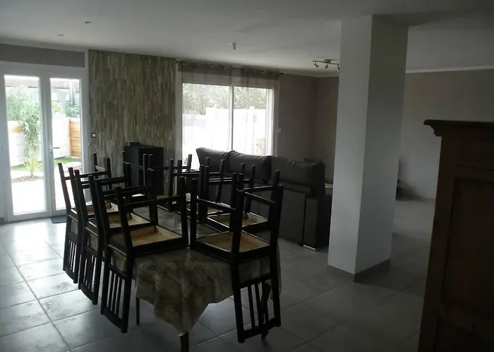 Pour 10 Personnes Avec Piscine Et Jacuzzi Alès