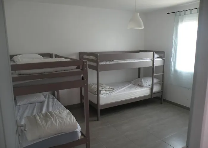 Pour 10 Personnes Avec Piscine Et Jacuzzi Ferienhaus *
