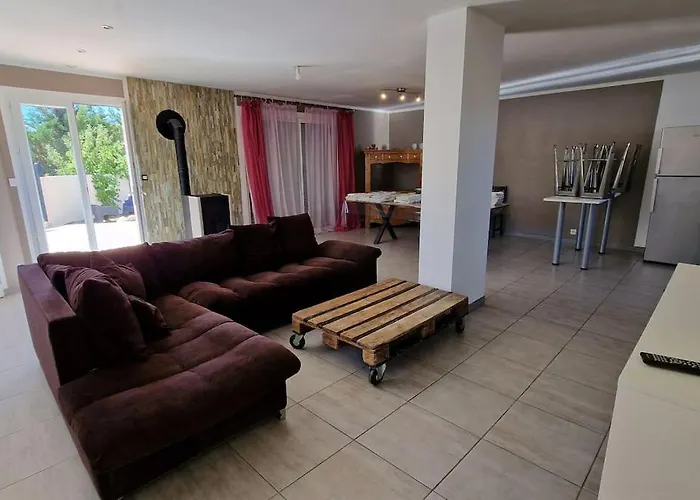 Pour 10 Personnes Avec Piscine Et Jacuzzi * Alès